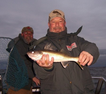 Steve with a nice walleye Steve with a nice walleye
