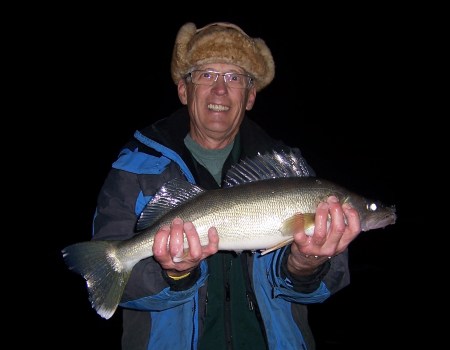 23 inch walleye that retrieved jig stick