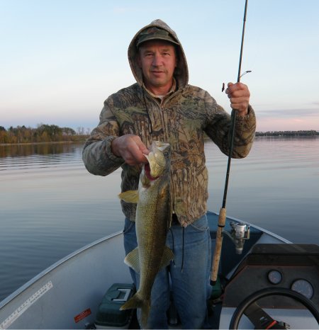 Jeff with 24 inch walleye