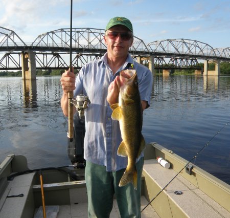 Jeff with 24- walleye